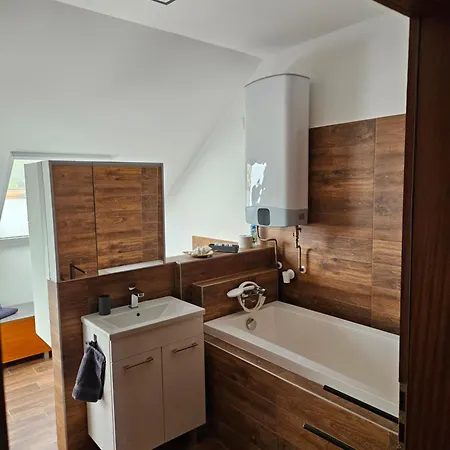 Apartment Toelgyes Apartmanhaz